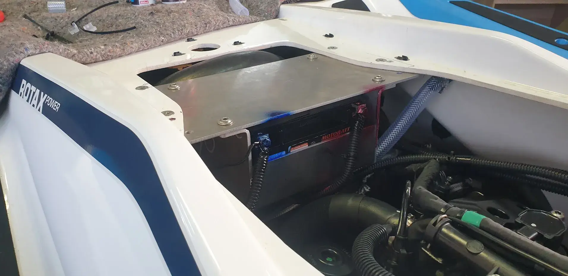 sea doo fishpro dual battery from front